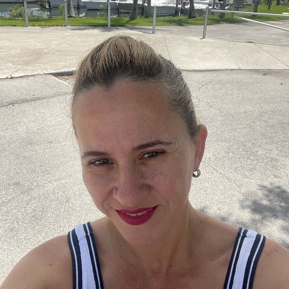 Meet your Posher, Lizbet - Picture 1 of 1